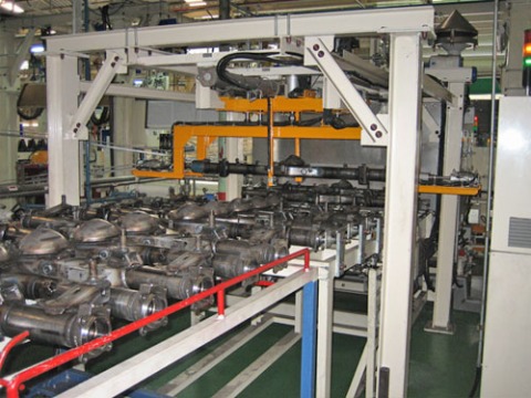 ทีมงานติดตั้งระบบลำเลียง